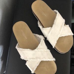 American eagle slide sandals